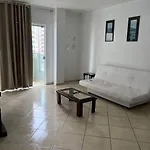 Apartamento Com Vista Para O Mar Com Garagem Pequena