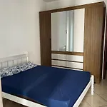 Apartamento Com Vista Para O Mar Com Garagem Pequena