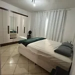 Apartamento Com Vista Para O Mar Com Garagem Pequena